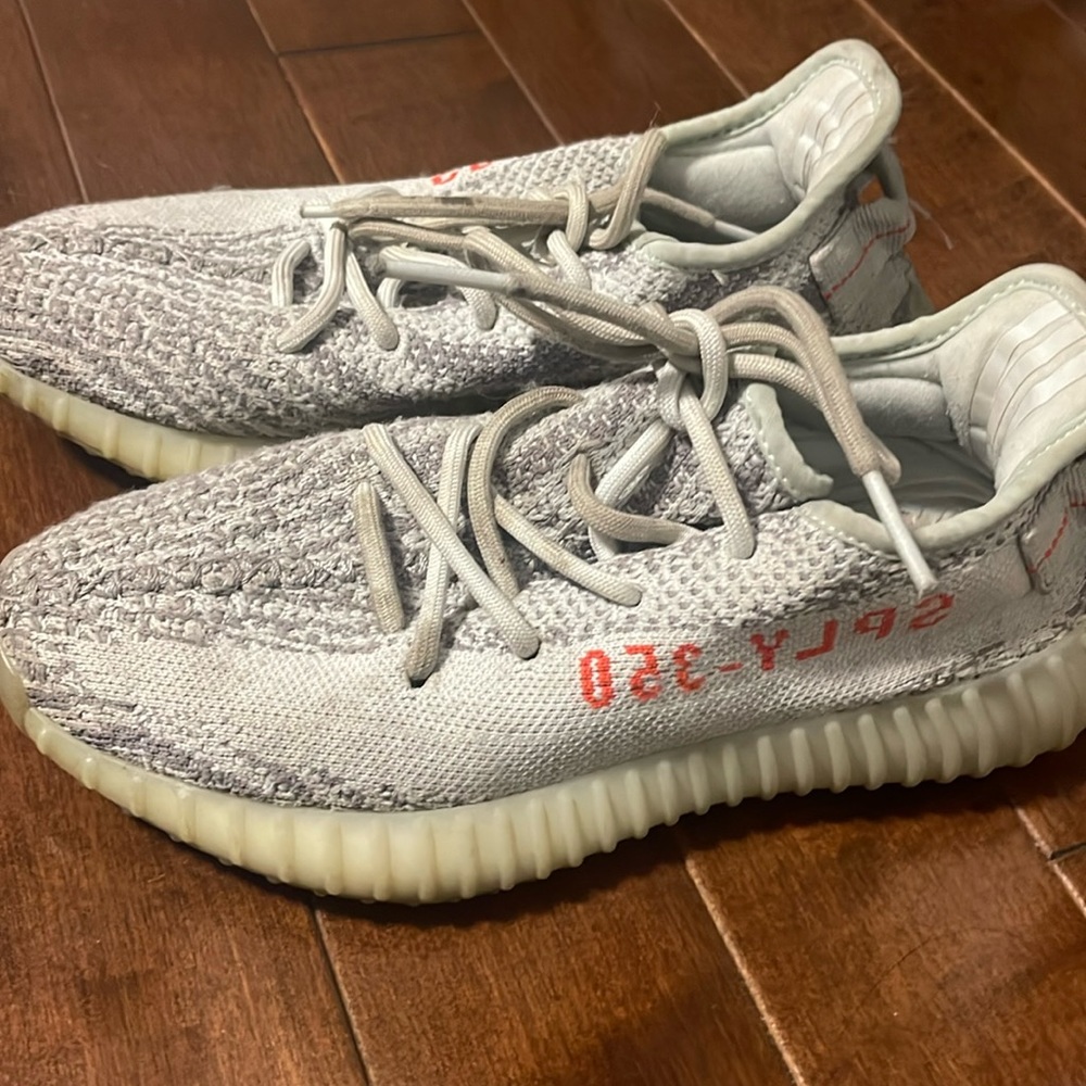 Yeezy 350 Size 5.5 Men Size 7 Women